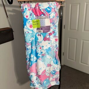 HK & Friends - Sticking Together Cloud Throw